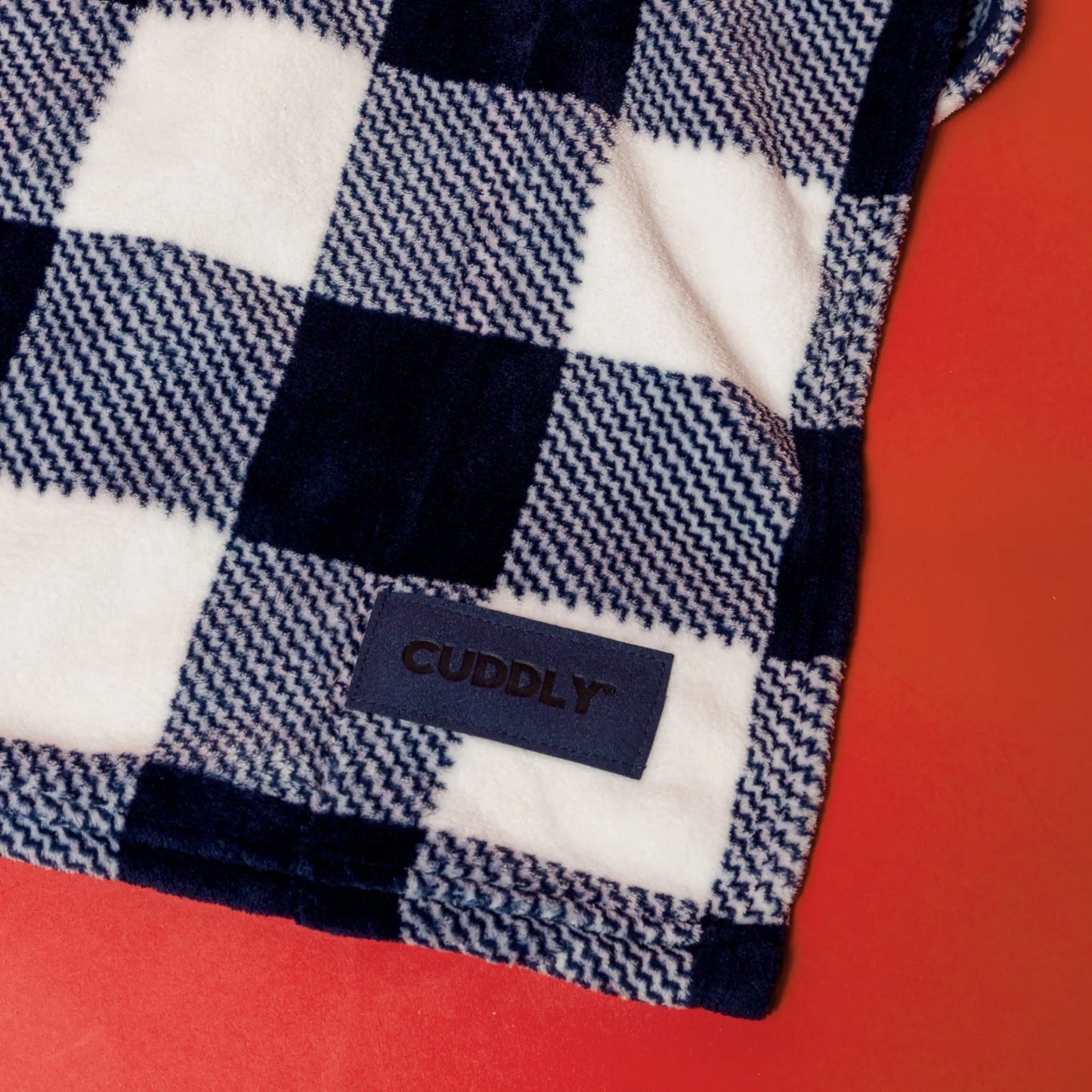 CUDDLY Navy & White Plaid Blanket CUDDLY